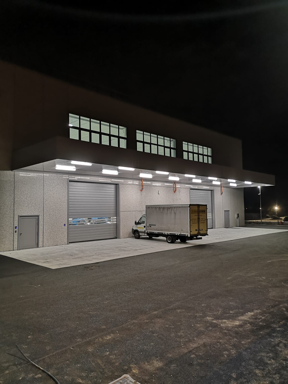 Benefits of Using Bi-Parting Rapid Roll Doors